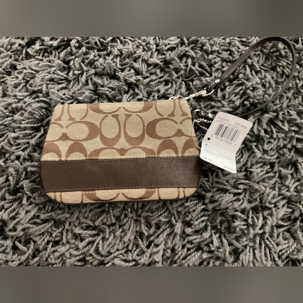 Coach Wristlet NWT F45608 - Picture 8 of 8